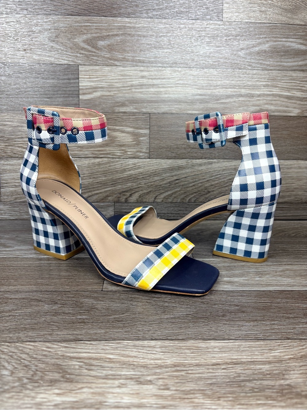 Donald Pliner Watson Block Heel Sandals Gingham Leather Sz 7.5